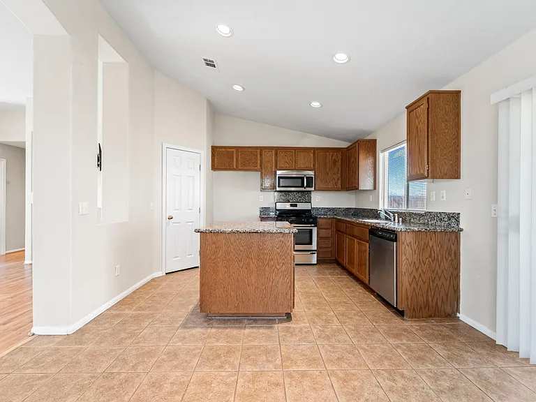 8497 Tamarack Ave — Photo 9