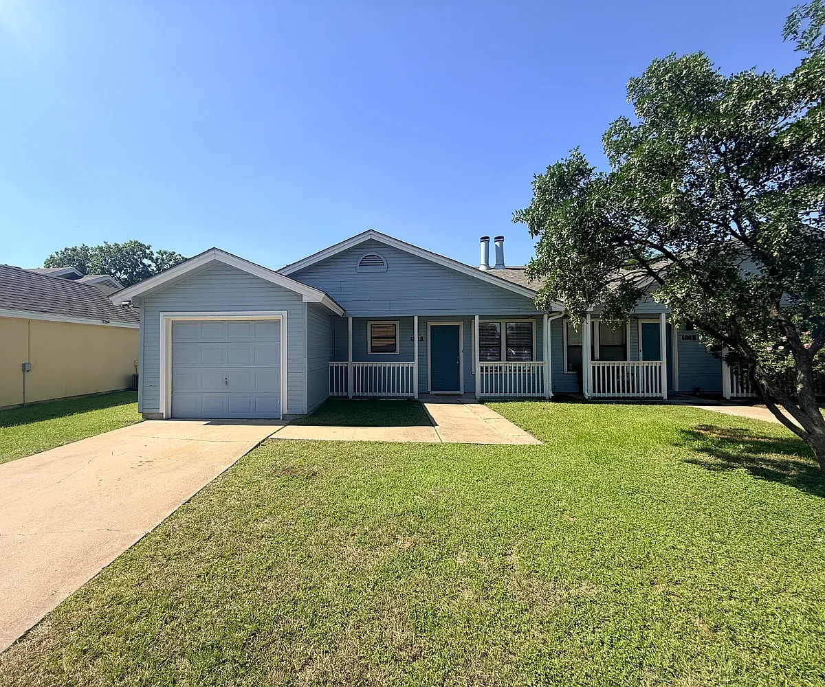 Building Photo - 600 Country Aire Dr