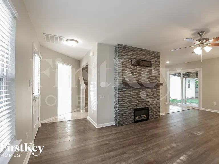 5802 Crosswinds Ct — Photo 4