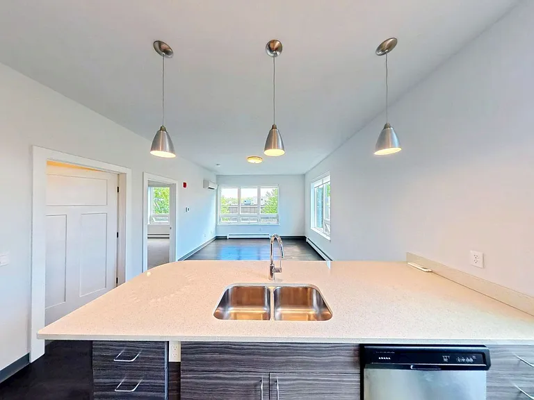 City Lights Modern, Luxury Living in Downtown Winooski — Photo 15