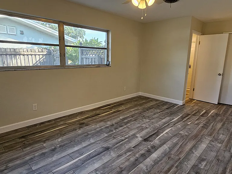 1329 Fairfield Dr — Photo 14
