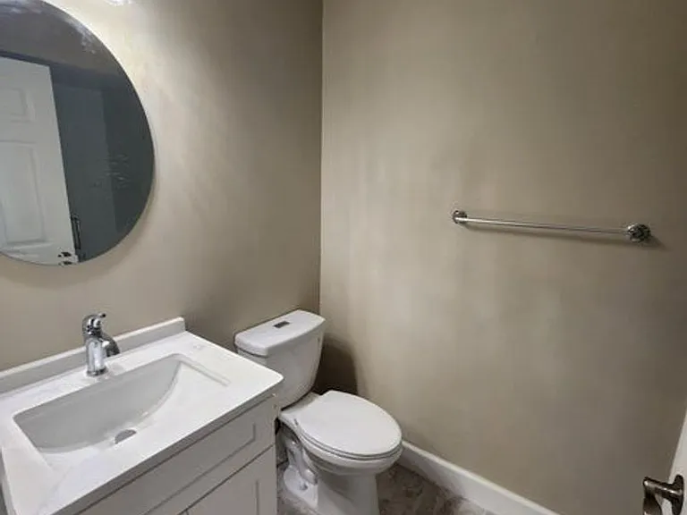 304 Wilson Ave — Photo 16
