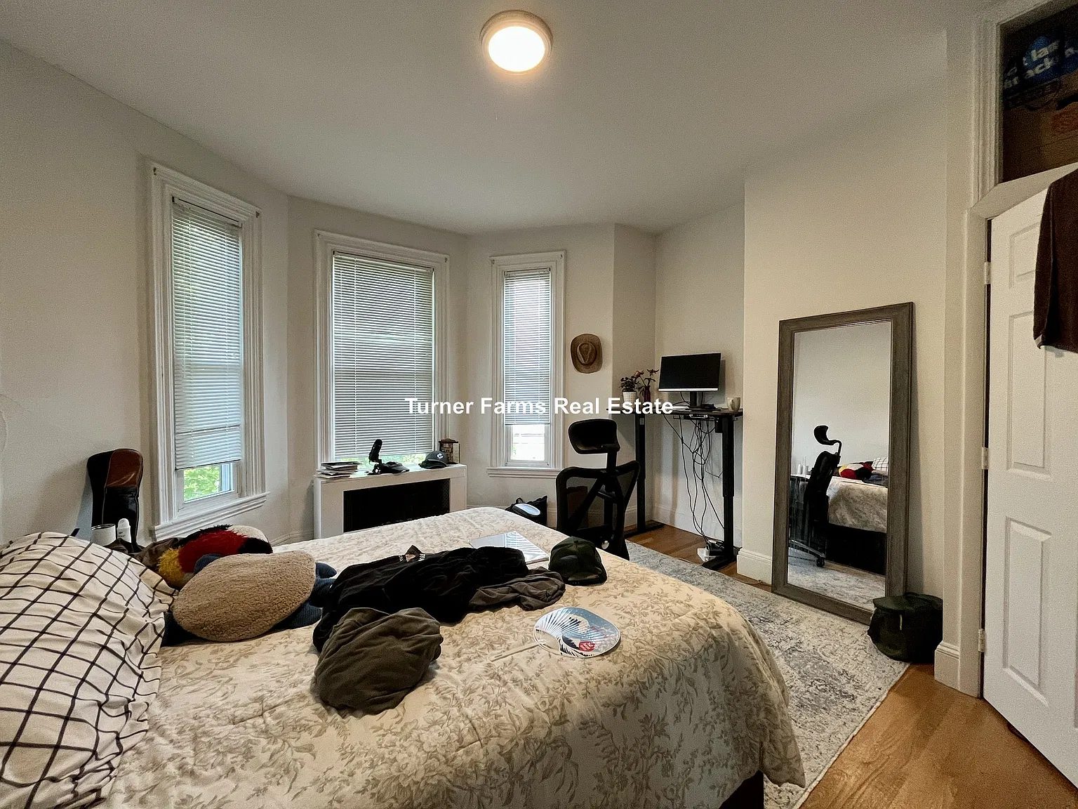 4 bed, 9999 sqft, $3,200 — Photo 3