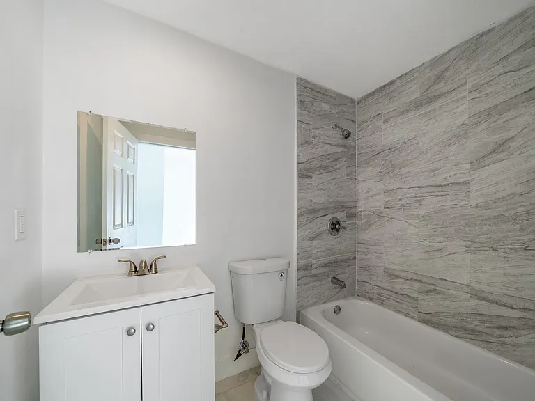 Studio $1,400/mo & 1/1 $1,600/mo, newly renovated in Miami! / Estudio $1,400/mes y 1/1 $1,600/mes... — Photo 8