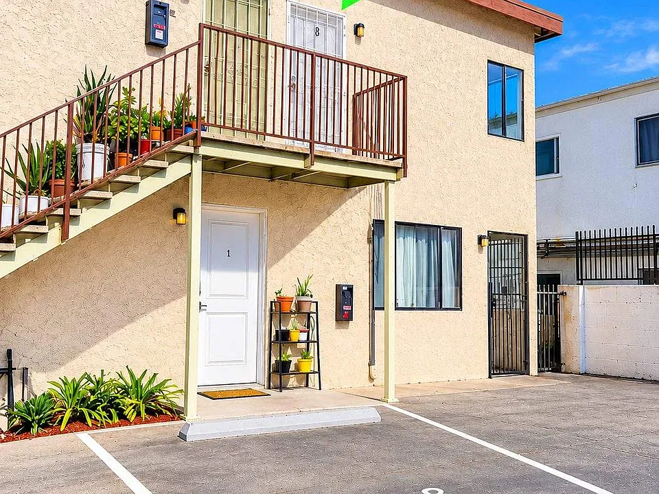5530 Bonner Ave #8