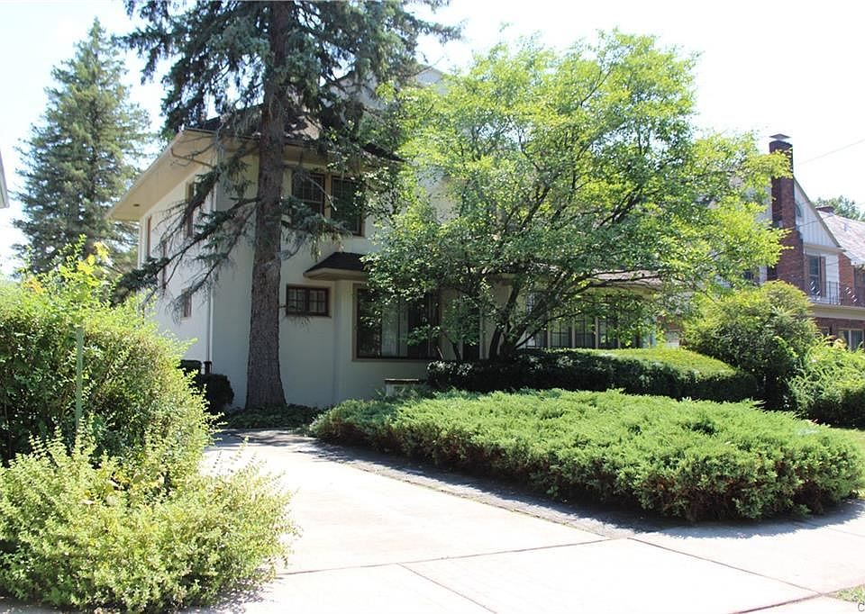 1st image of 207 Strathmore Dr