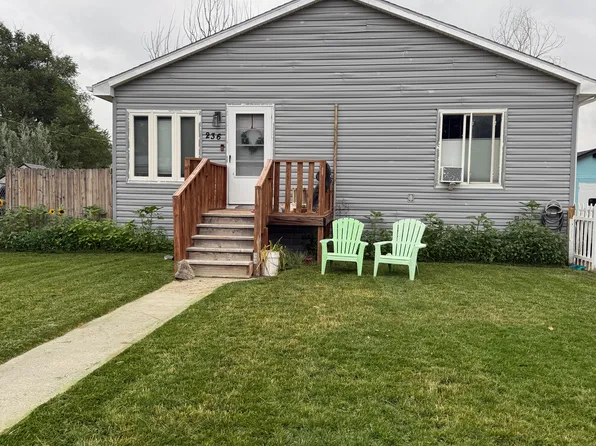 236 N 3rd St, Glenrock, WY 82637