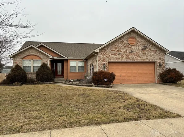 106 Ashmark Ct, Brookville, OH 45309