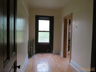 Rented by aptsandlofts.com