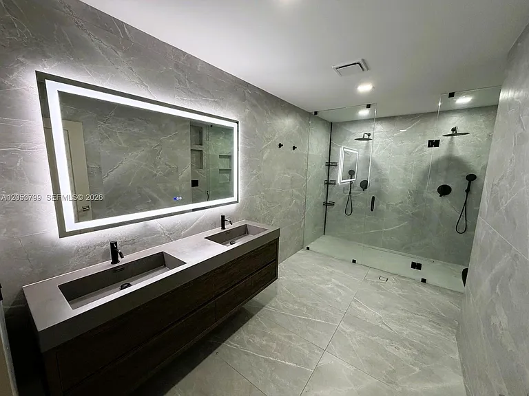 10950 SW 40th Ct — Photo 15