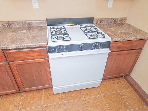 5th image of 815 Plum St #1