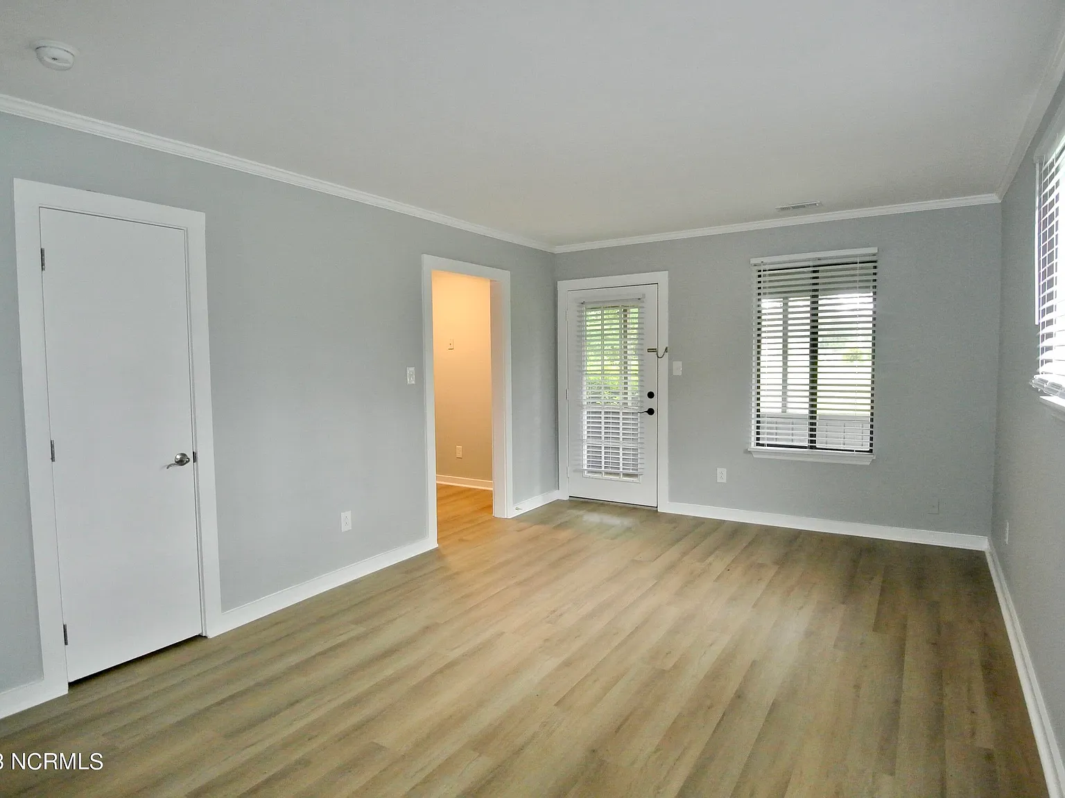 2 bed, 1.0 bath, $995 — Photo 3