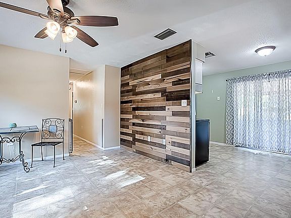 4th image of 302 W Mirror Lake Dr