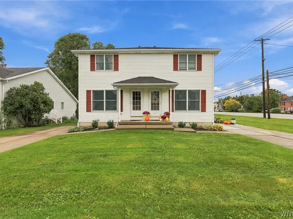 1 Montauk Ln, Lancaster, NY 14086