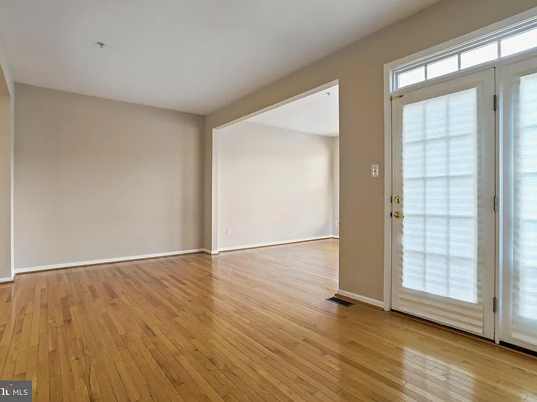 8818 Papillon Dr — Photo 16