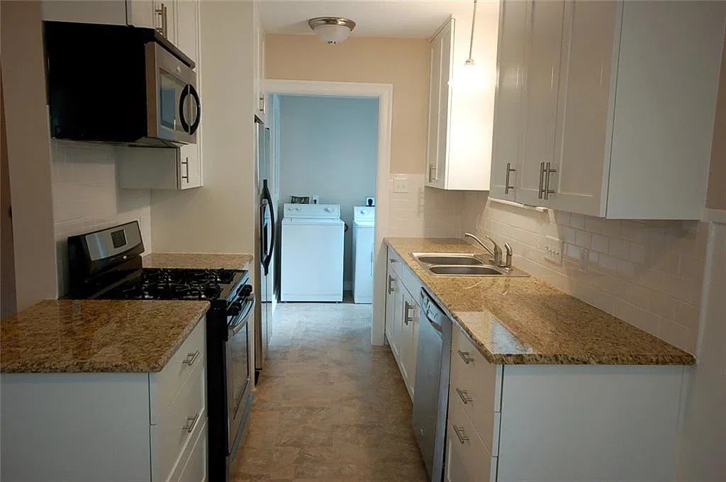 4 bed, 2.0 bath, 1400 sqft, $4,400 — Photo 1