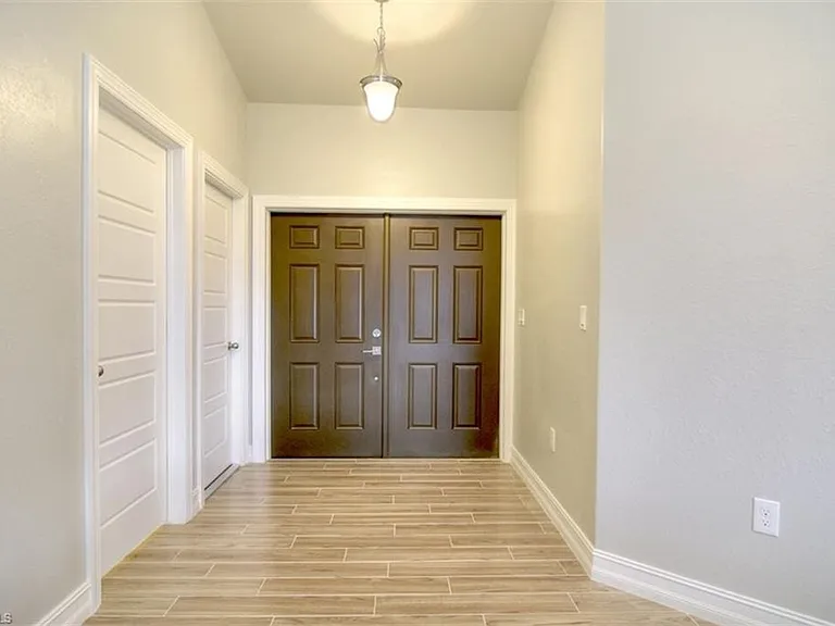 2412 NW 8th Pl — Photo 3