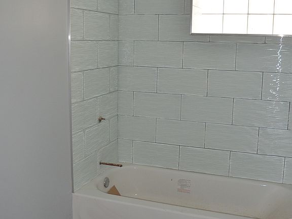 5th image of 733 W Belmont Ave #2R
