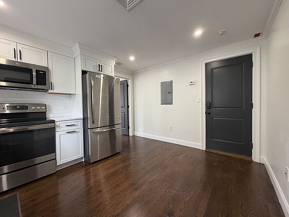 3rd image of 39 Endicott St APT 6