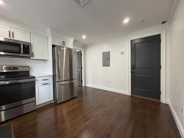 39 Endicott St — Photo 3