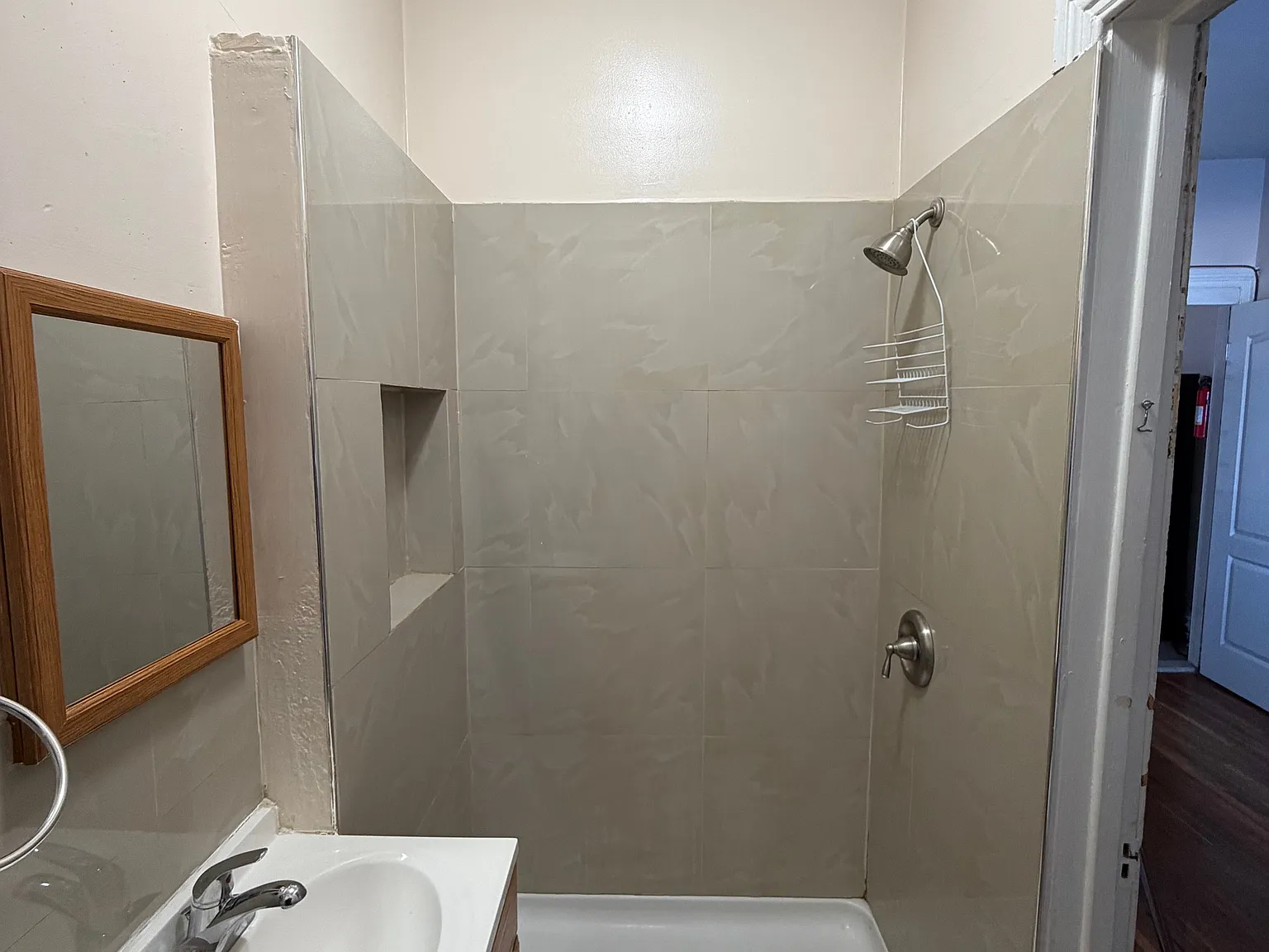 1 bed, 800 sqft, $1,050 — Photo 4
