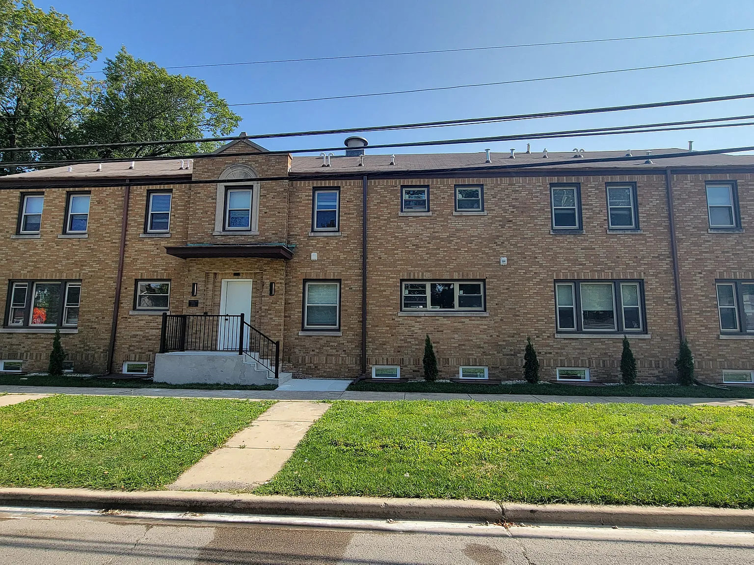 3 bed, 2.5 bath, $2,719 — Photo 1