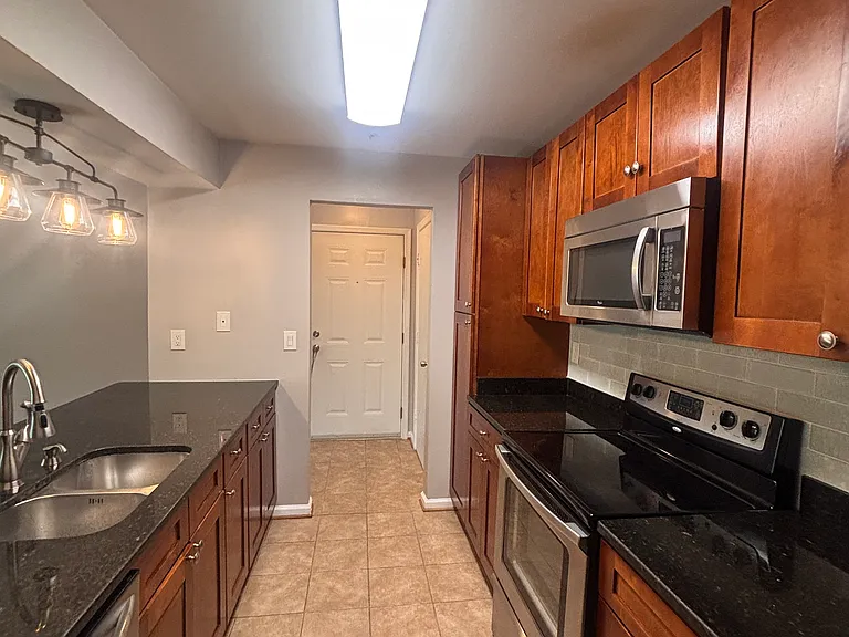 14201 Wolf Creek Pl #6 — Photo 9
