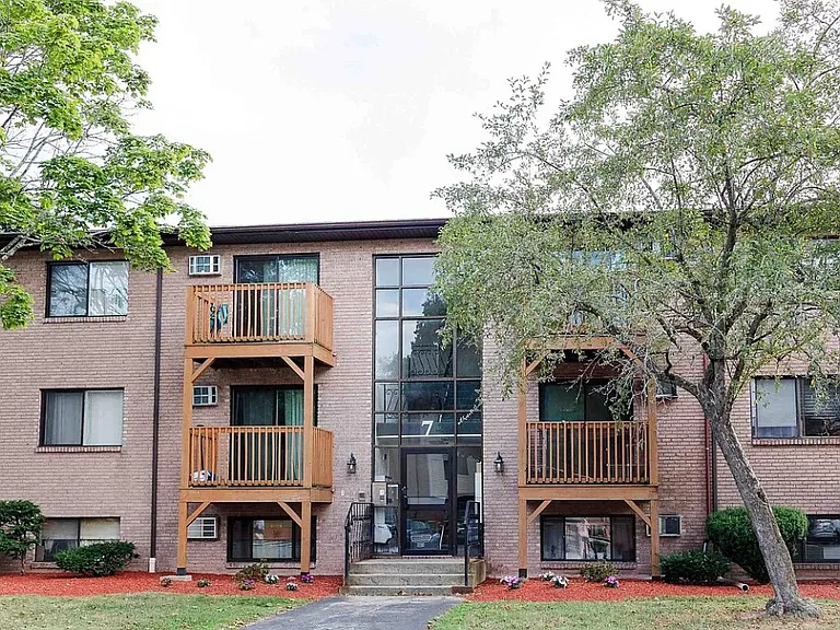 7 Lancelot Ct #12 — Photo 1