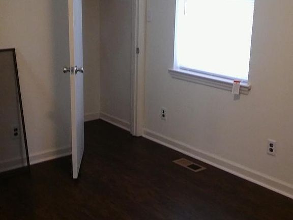 Small bedroom closet