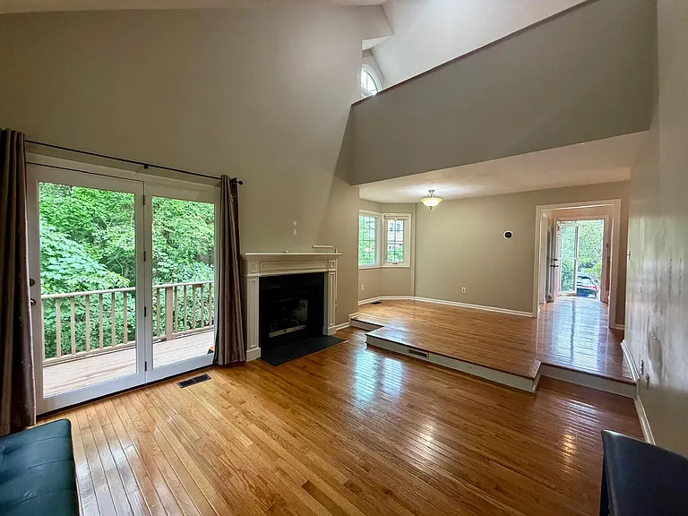 4 Turnbridge Ln — Photo 8