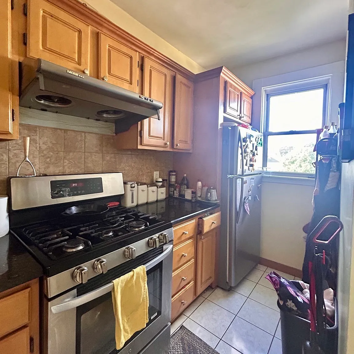 4 bed, 2.0 bath, 1500 sqft, $4,000 — Photo 1
