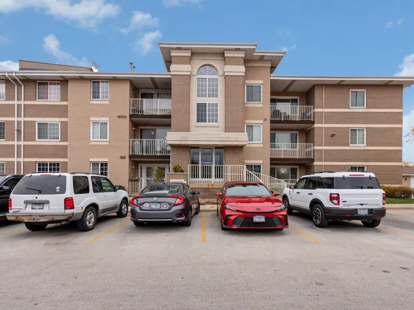 4219 W 76th St APT 106, Chicago, IL 60652