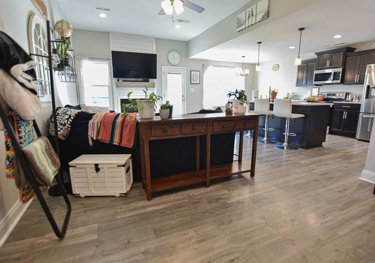 Pet Friendly Three Bedroom! — Photo 2