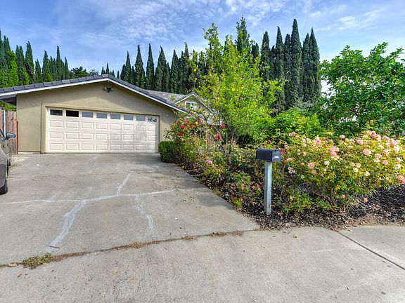 3rd image of 429 Truckee Pl