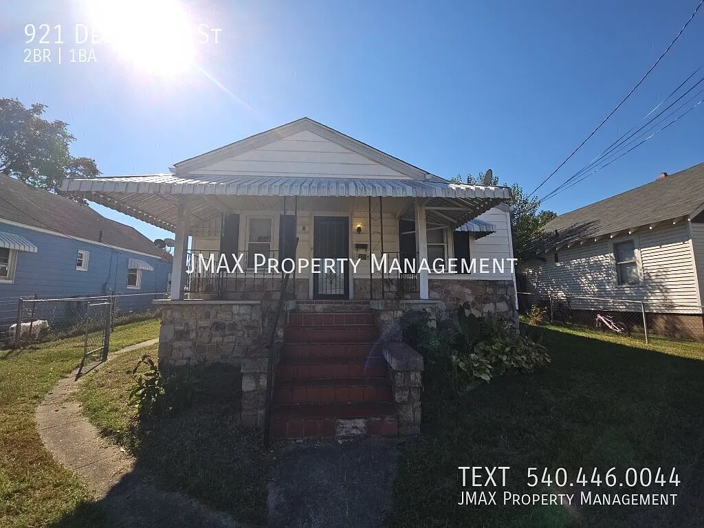 Welcome Home to Salem! One-Level Living with Fenced Yard & Storage — Photo 1