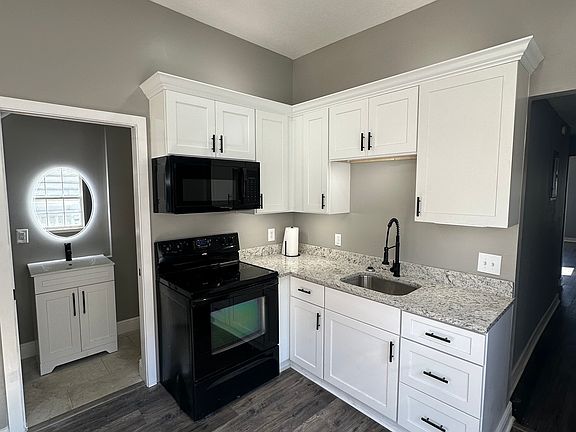 4th image of 535 N Centennial St