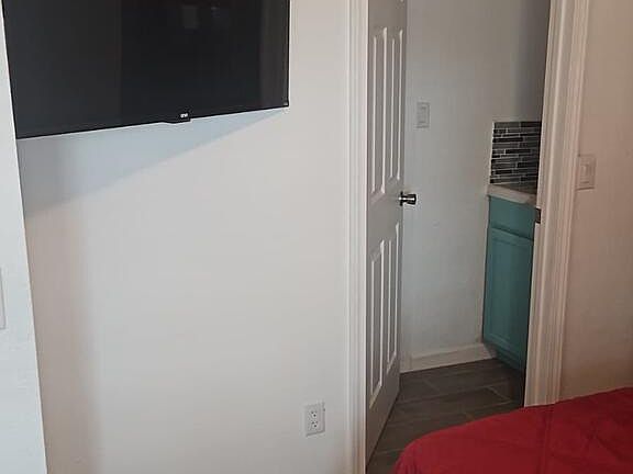 5th image of 310 W Houston St #2