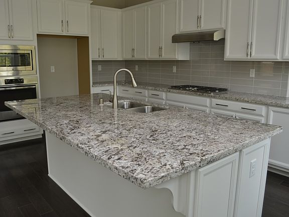 5th image of 5614 Black Willow St