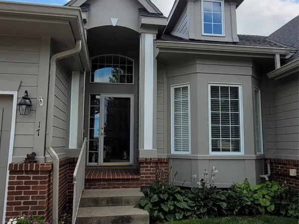 6980 Cody Dr Unit 17, West Des Moines, IA 50266
