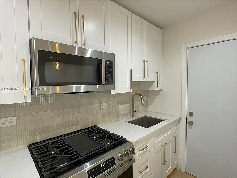 6310 SW 79th St #19 — Photo 6