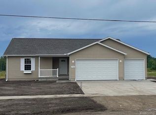 720 Range Rd, Marysville, MI 48040