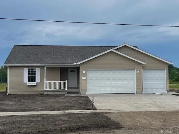 720 Range Rd, Marysville, MI 48040
