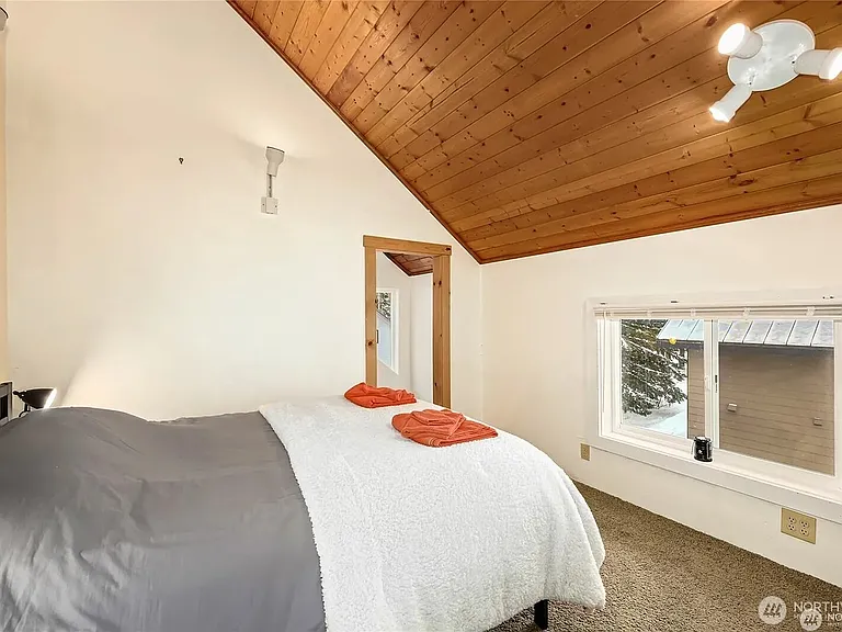 330 Keechelus Dr — Photo 17