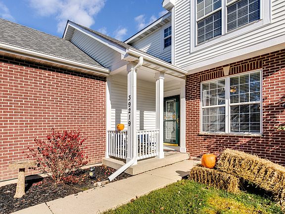 3rd image of 39219 N Poplar St