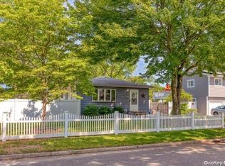 27 Lorigan St, Islip Terrace, NY 11752