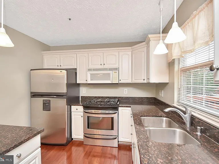 7810 Foxcove Ct — Photo 11