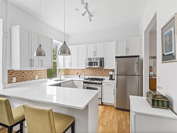 2nd image of 227 W 116th St APT 3A