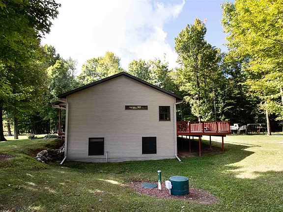 3rd image of 225104 Frederick Dr