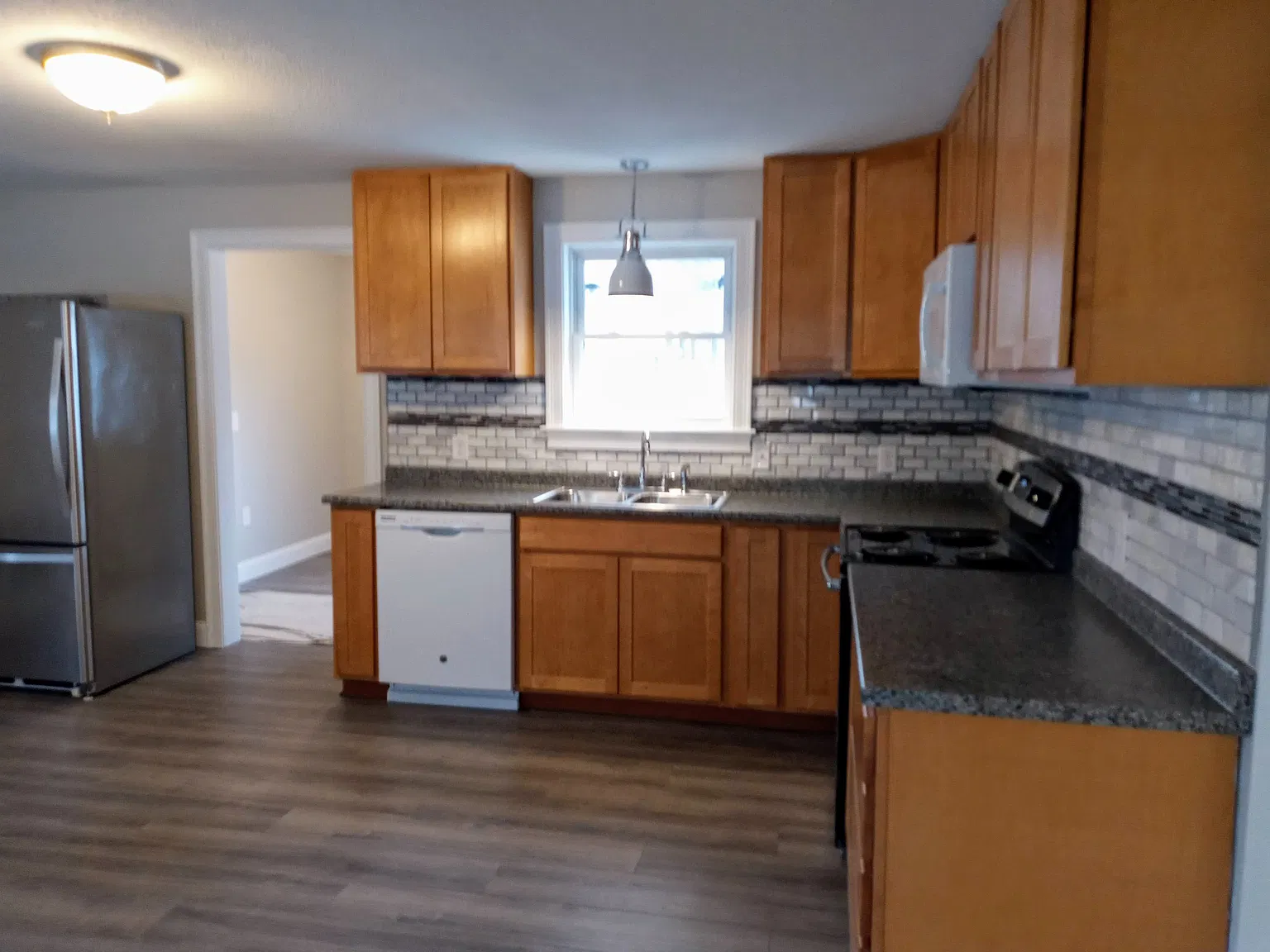 3 bed, 1100 sqft, $2,500 — Photo 2