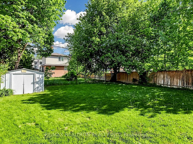398 Connaught Ave — Photo 44